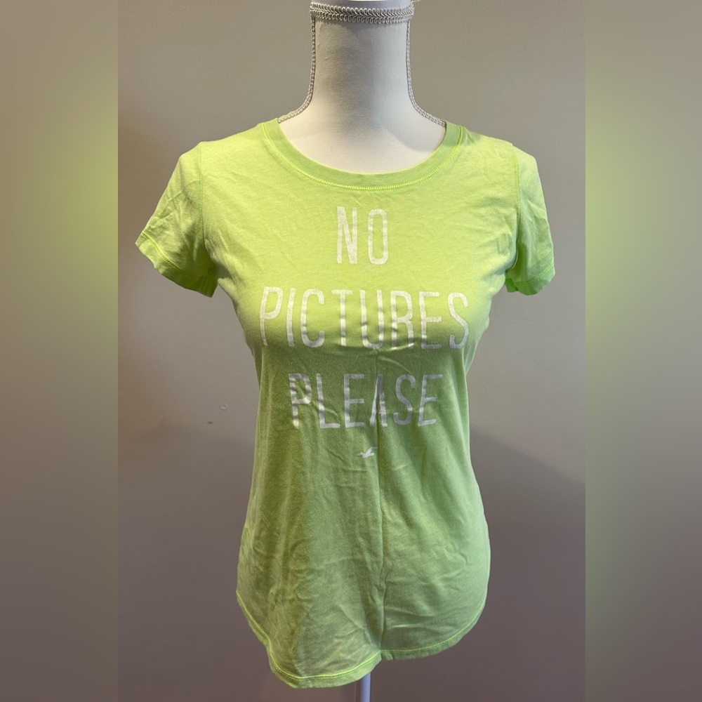 HOLLISTER  Short Sleeve T-Shirt - Medium NWOT